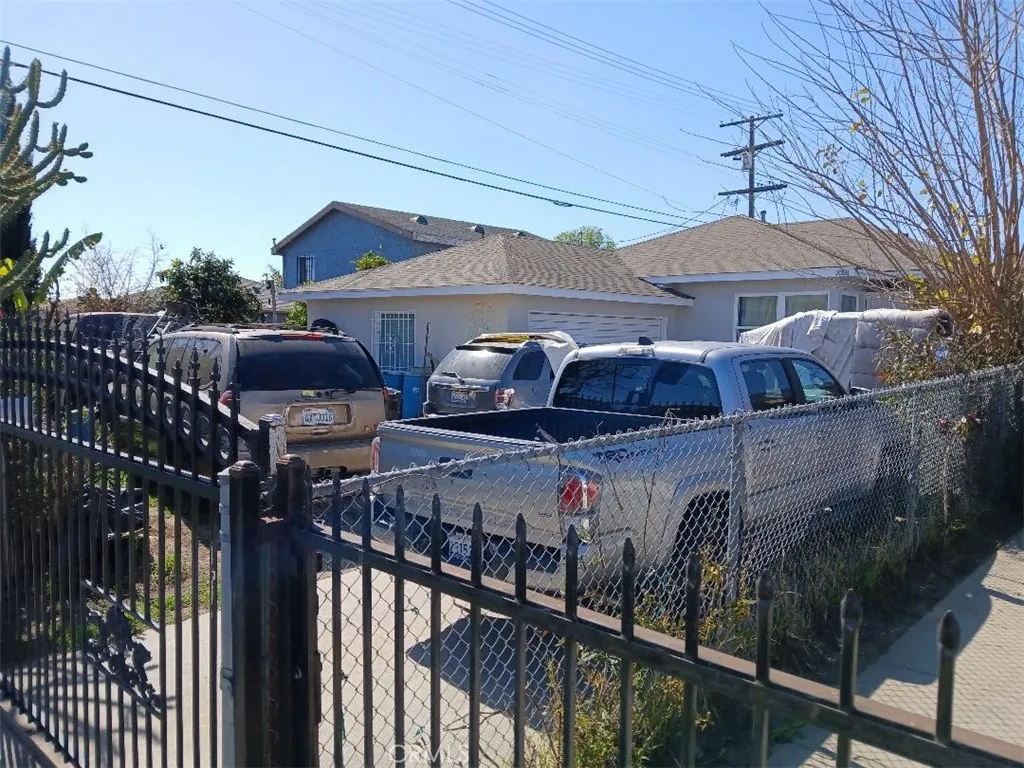 10811 S San Pedro Street, Los Angeles, California 90061 home-pic-3