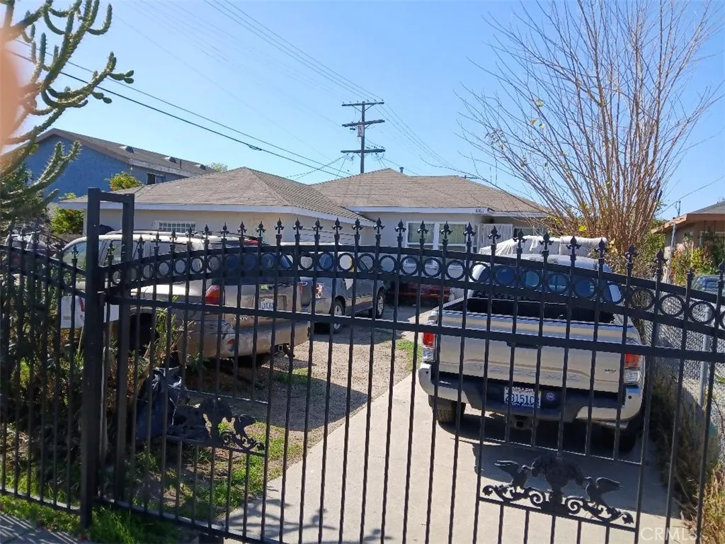 10811 S San Pedro Street, Los Angeles, California 90061 home-pic-1