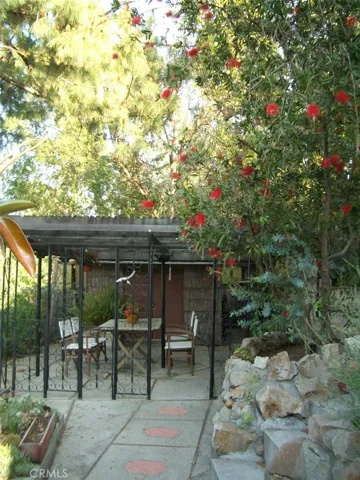 Exterior Backyard Patio and Outdoor Dining Area
