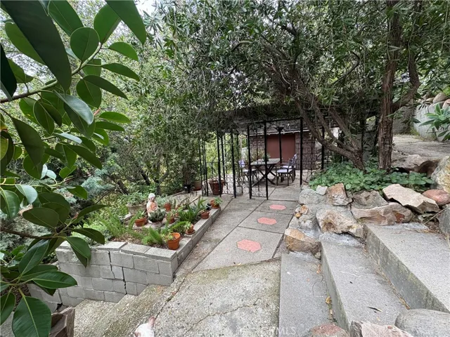 Exterior Backyard Patio and Outdoor Dining Area