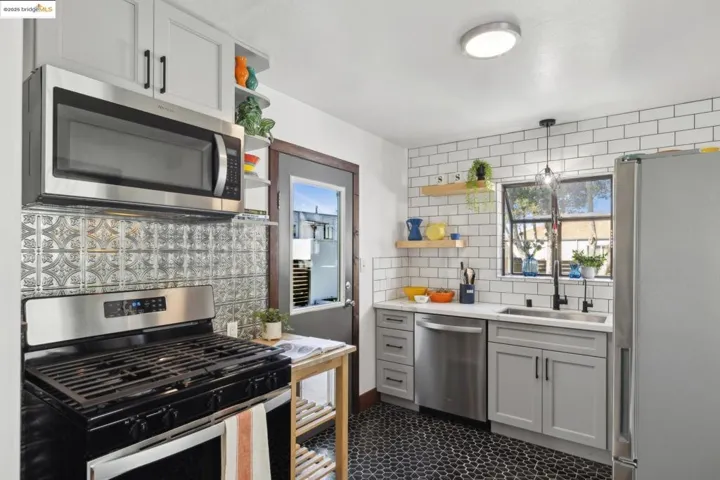 669 40th St, Richmond, California 94805