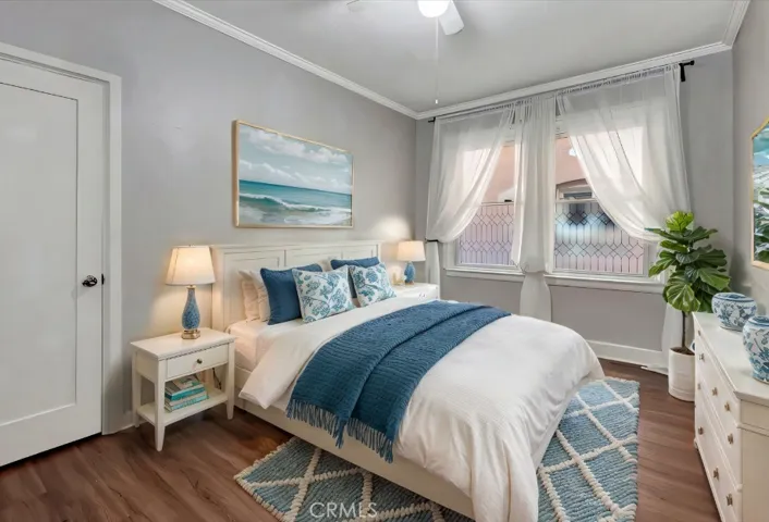 Bedroom virtually staged (furniture size not accurate)