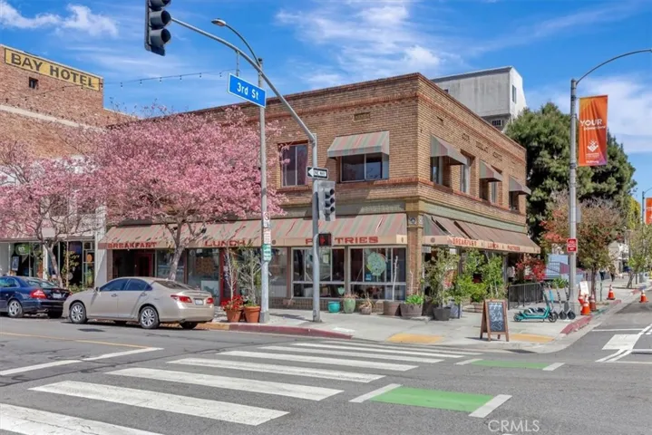 325 Elm Avenue 102, Long Beach, California 90802