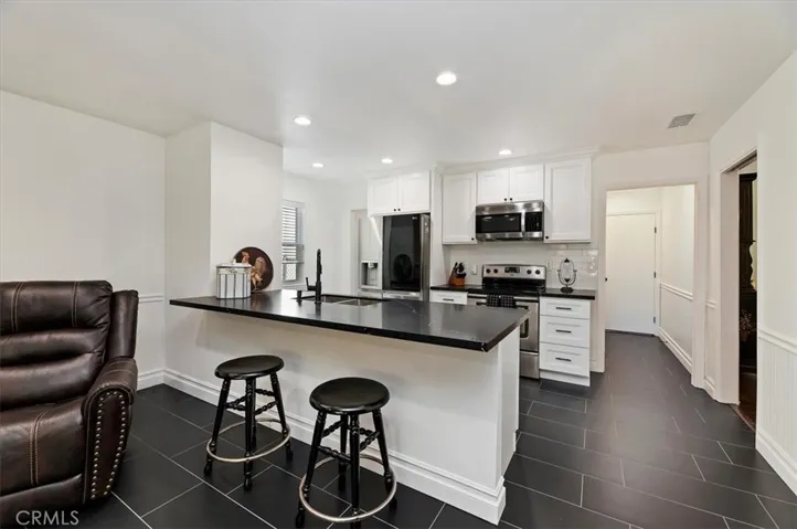 Kitchen/Breakfast Bar