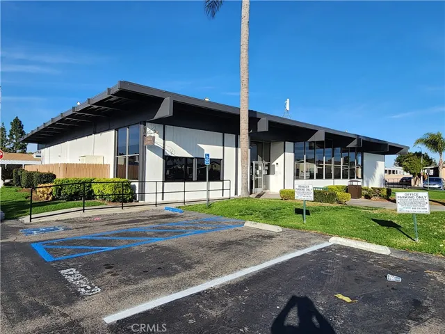Club House with Gym, Billiard Room and Community Banquet Hall
