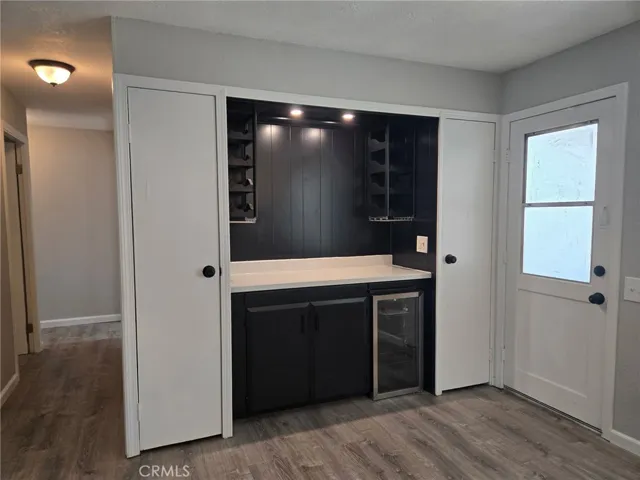 Bar or healthy drinks doors on each side is extra storage