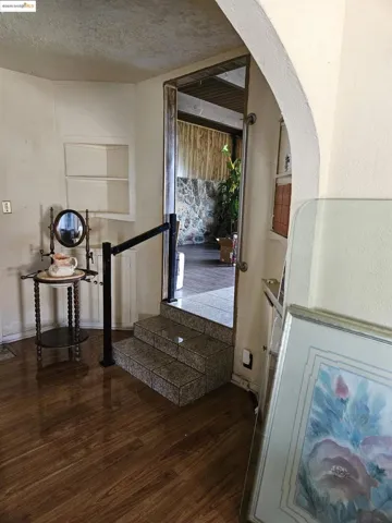 7807 Outlook Ave, Oakland, California 94605