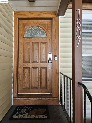 7807 Outlook Ave, Oakland, California 94605
