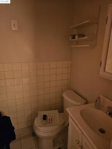 7807 Outlook Ave, Oakland, California 94605