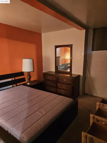 7807 Outlook Ave, Oakland, California 94605
