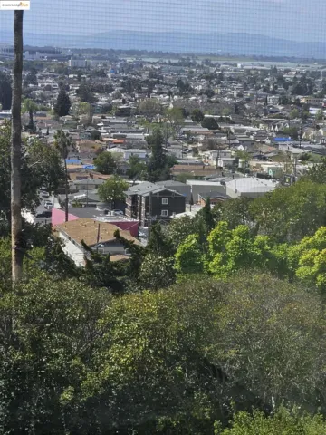 7807 Outlook Ave, Oakland, California 94605