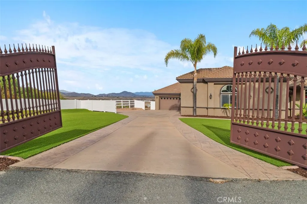 39526 Calle Cabernet, Temecula, California 92591 home-pic-2