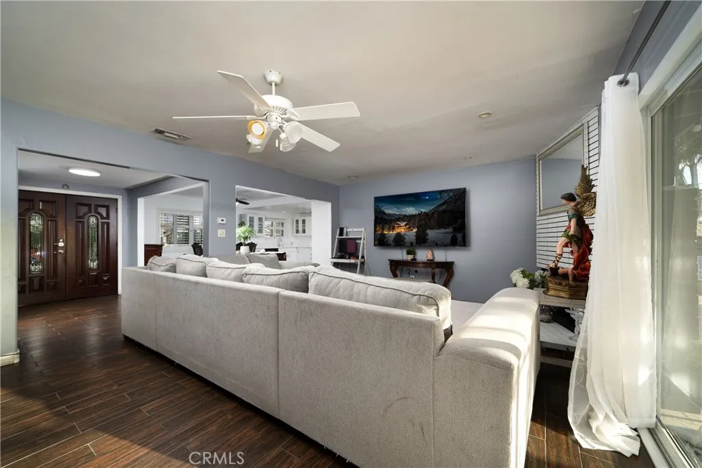 2076 N Mori Lane, Orange, California 92867 home-pic-7