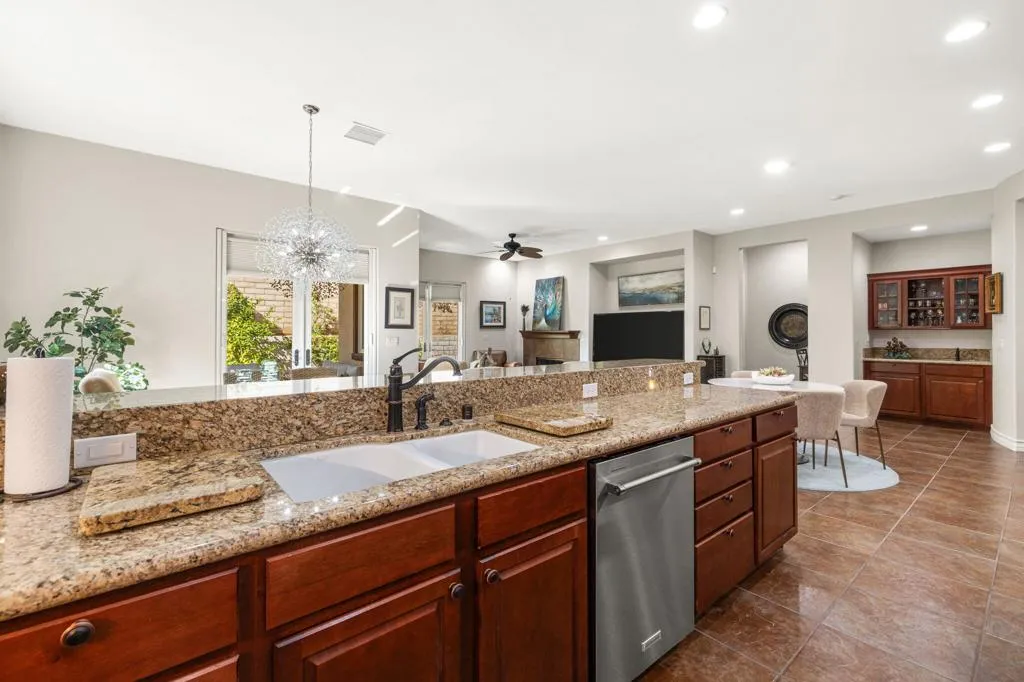 40399 Corte Placitas, Palm Desert, California 92260 home-pic-26