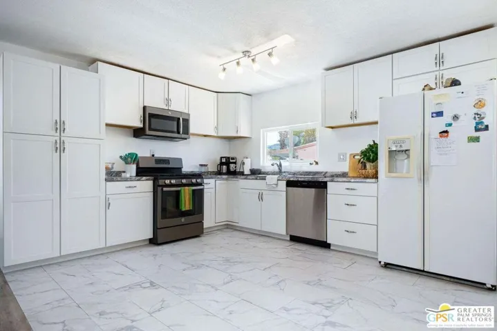 302 Avenida Andorra, Cathedral City, California 92234