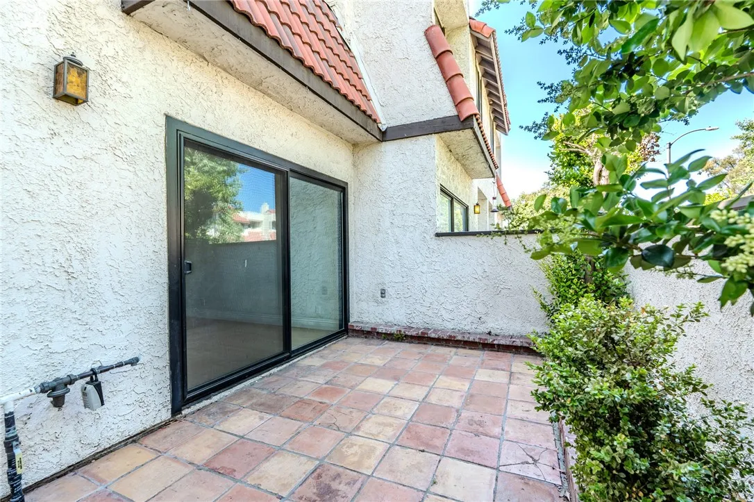 27666 Nugget Drive 3, Canyon Country, California 91387 home-pic-34