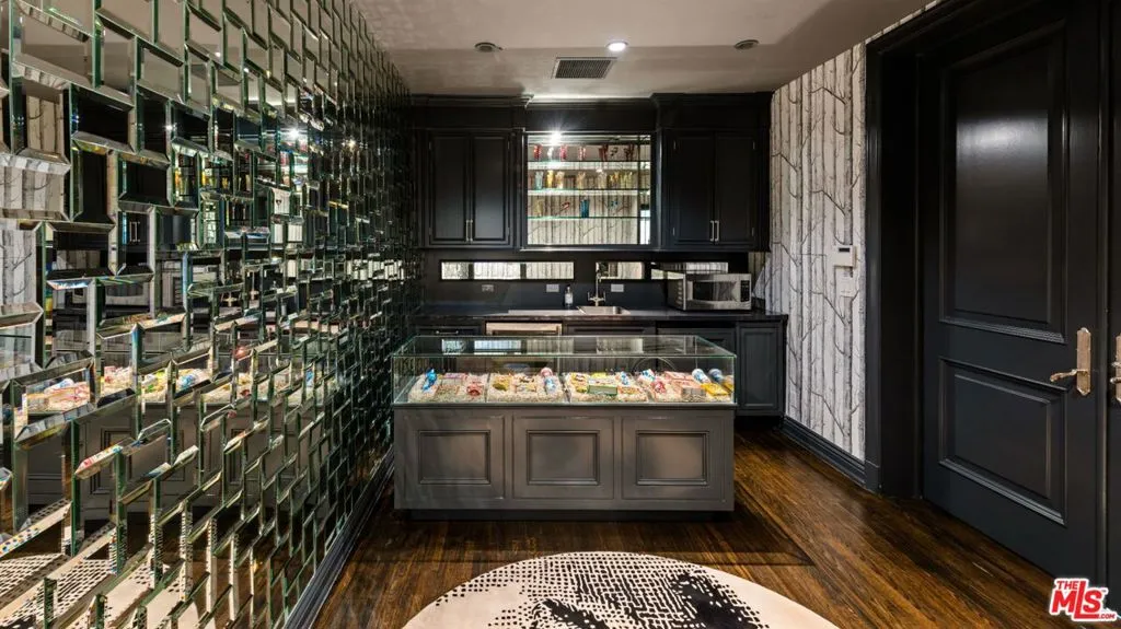 10250 W Sunset Boulevard, Los Angeles, California 90077 home-pic-29