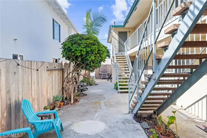 219 10th Street, Seal Beach, California 90740
