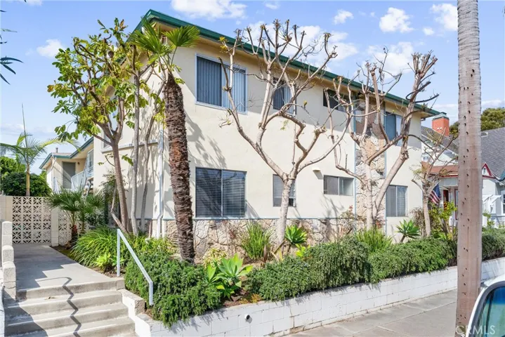 219 10th Street, Seal Beach, California 90740