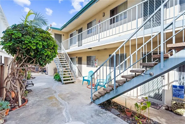 219 10th Street, Seal Beach, California 90740