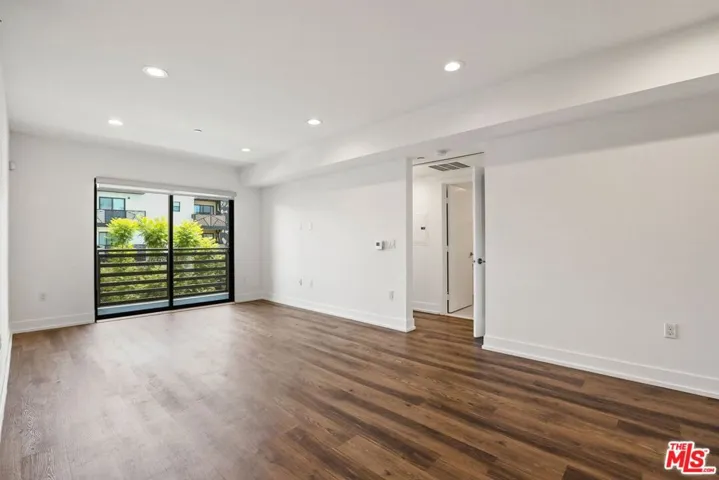 807 Hudson 107, Los Angeles, California 90038