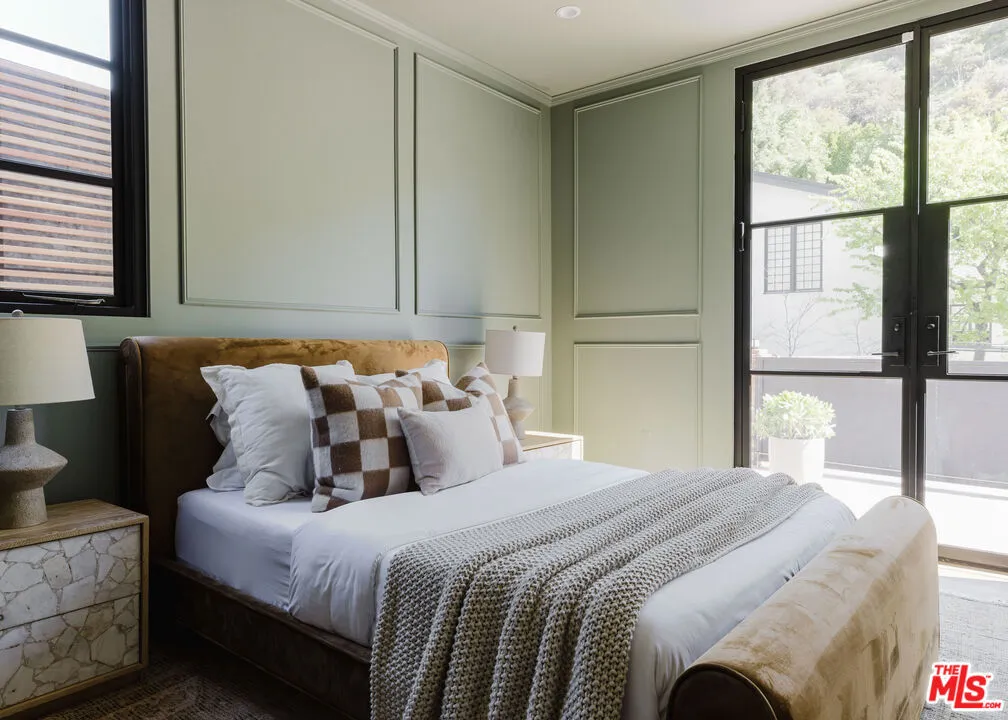 1937 N Beverly Drive, Beverly Hills, California 90210 home-pic-15