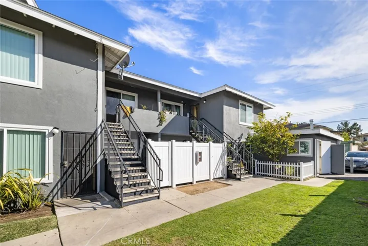 1033 Valencia Street, Costa Mesa, California 92626