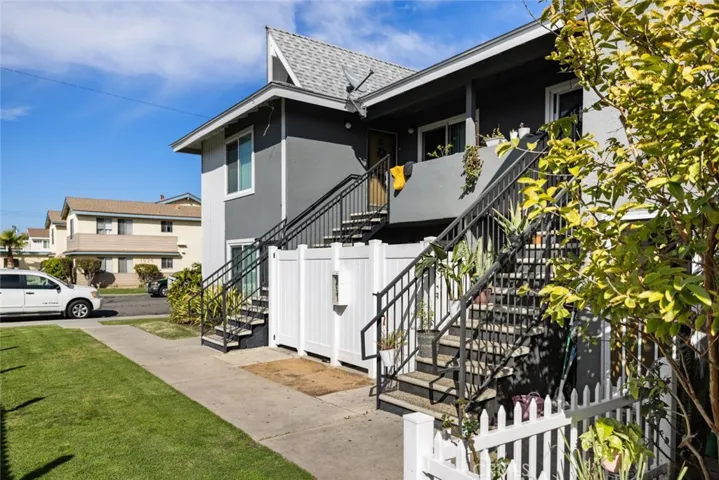 1033 Valencia Street, Costa Mesa, California 92626