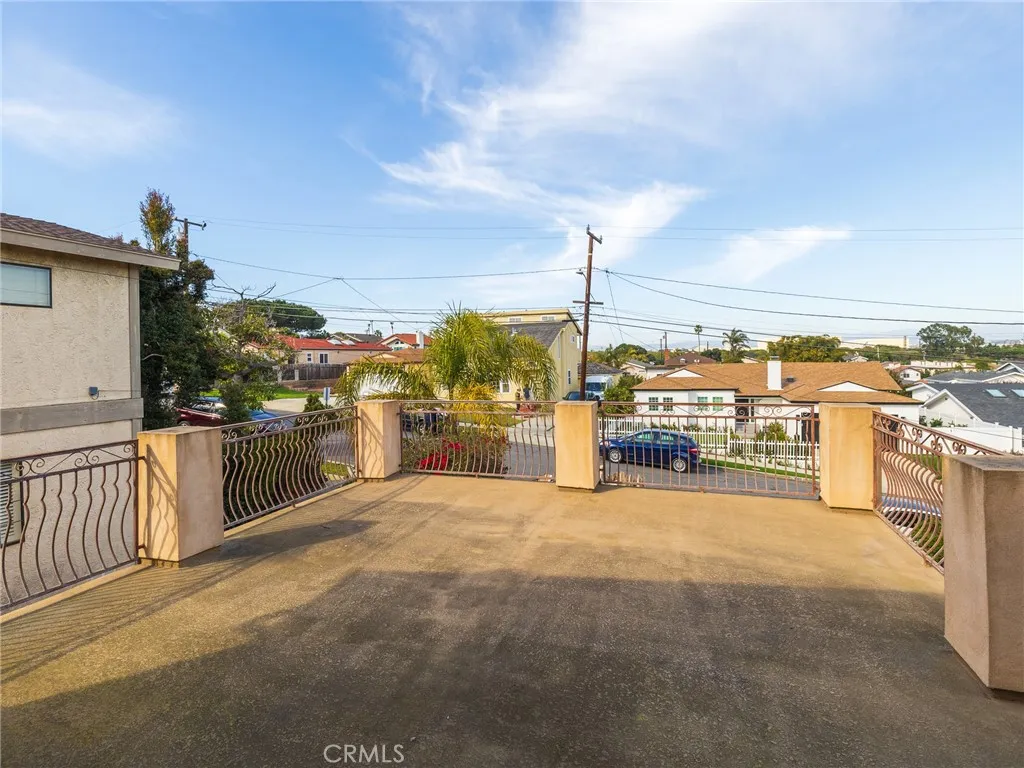 650 W Walnut Avenue, El Segundo, California 90245 home-pic-27