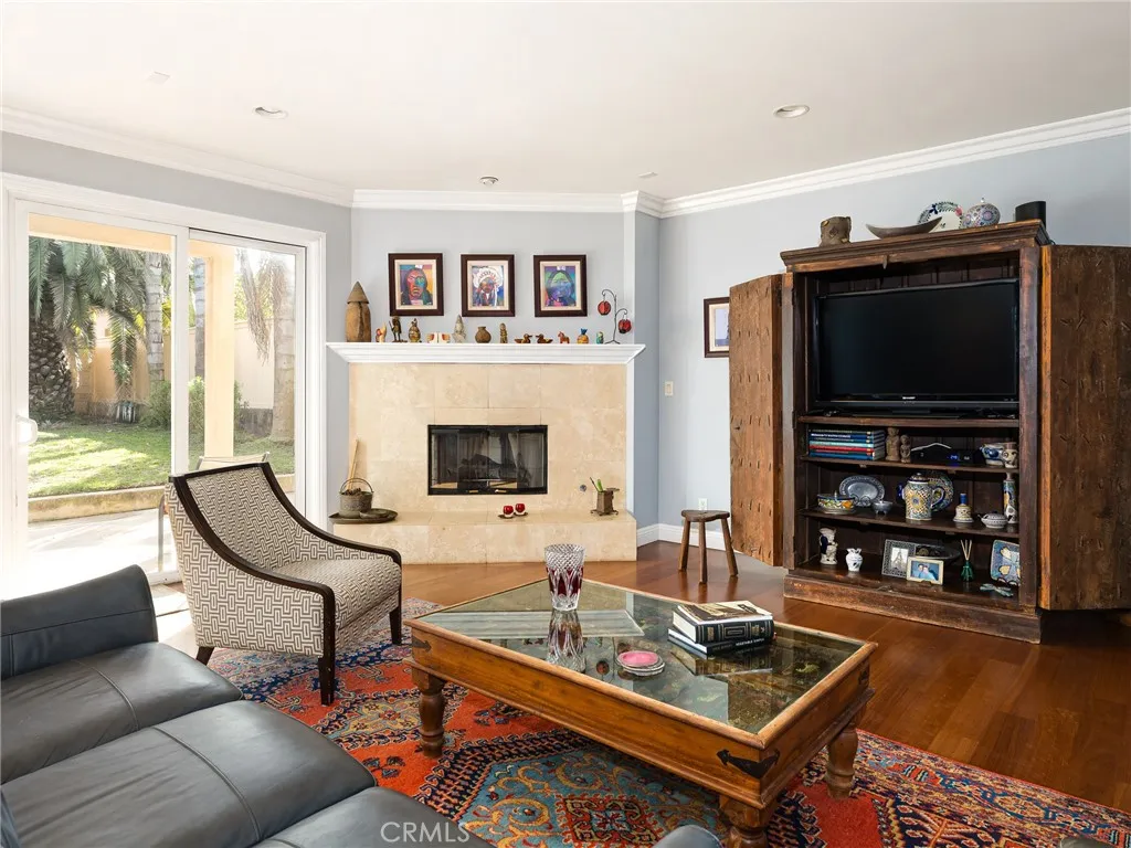 650 W Walnut Avenue, El Segundo, California 90245 home-pic-15