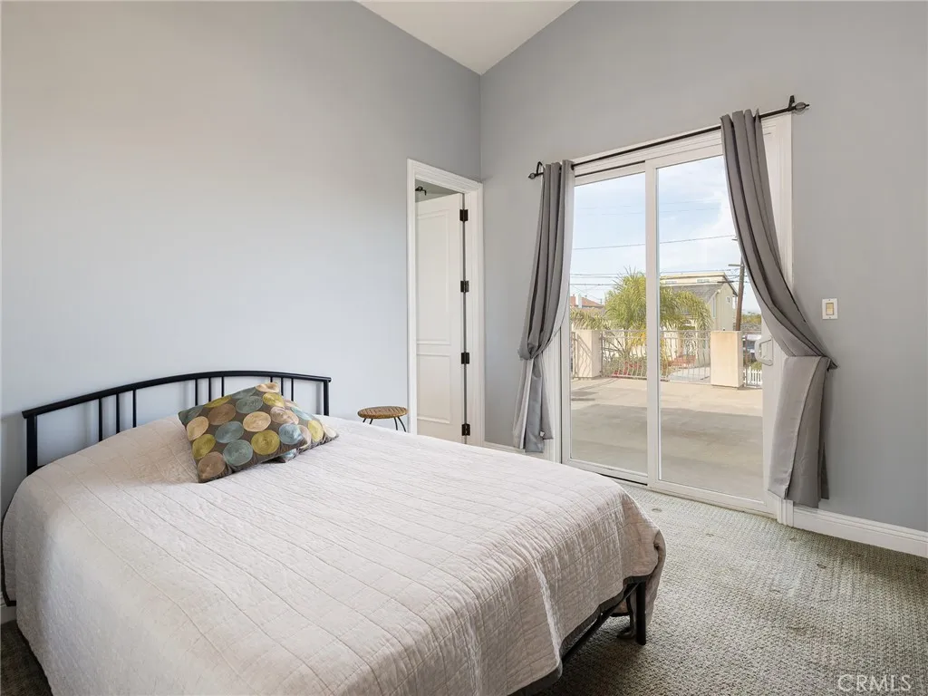 650 W Walnut Avenue, El Segundo, California 90245 home-pic-26