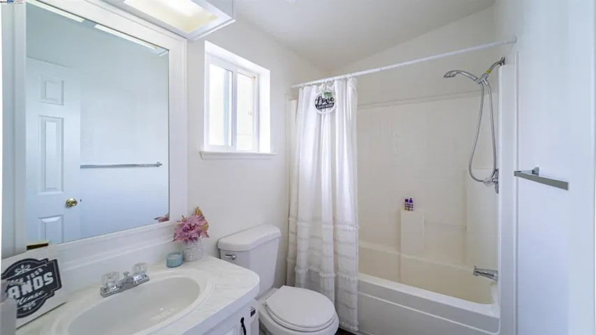 1225 Vienna Dr, Sunnyvale, California 94089