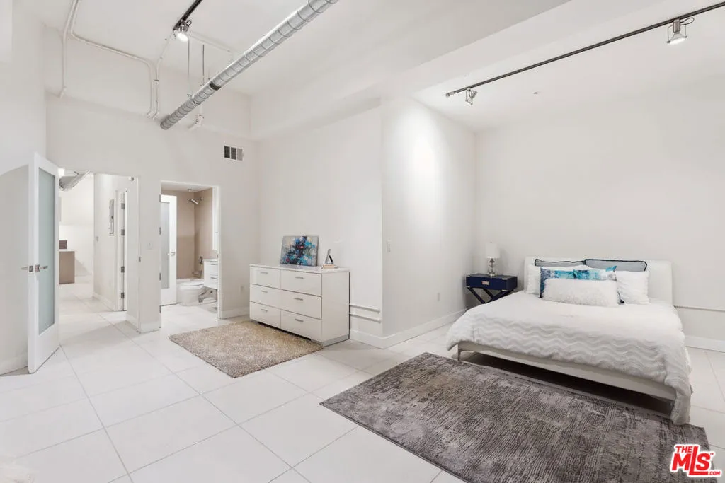 939 S Broadway 103, Los Angeles, California 90015 home-pic-3