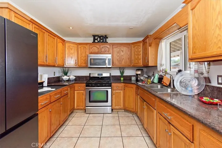 1805 N Orange Avenue, Ontario, California 91764
