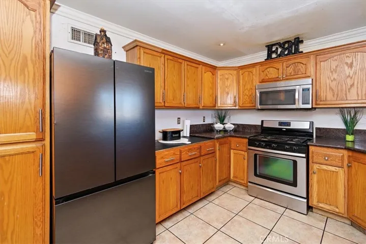 1805 N Orange Avenue, Ontario, California 91764