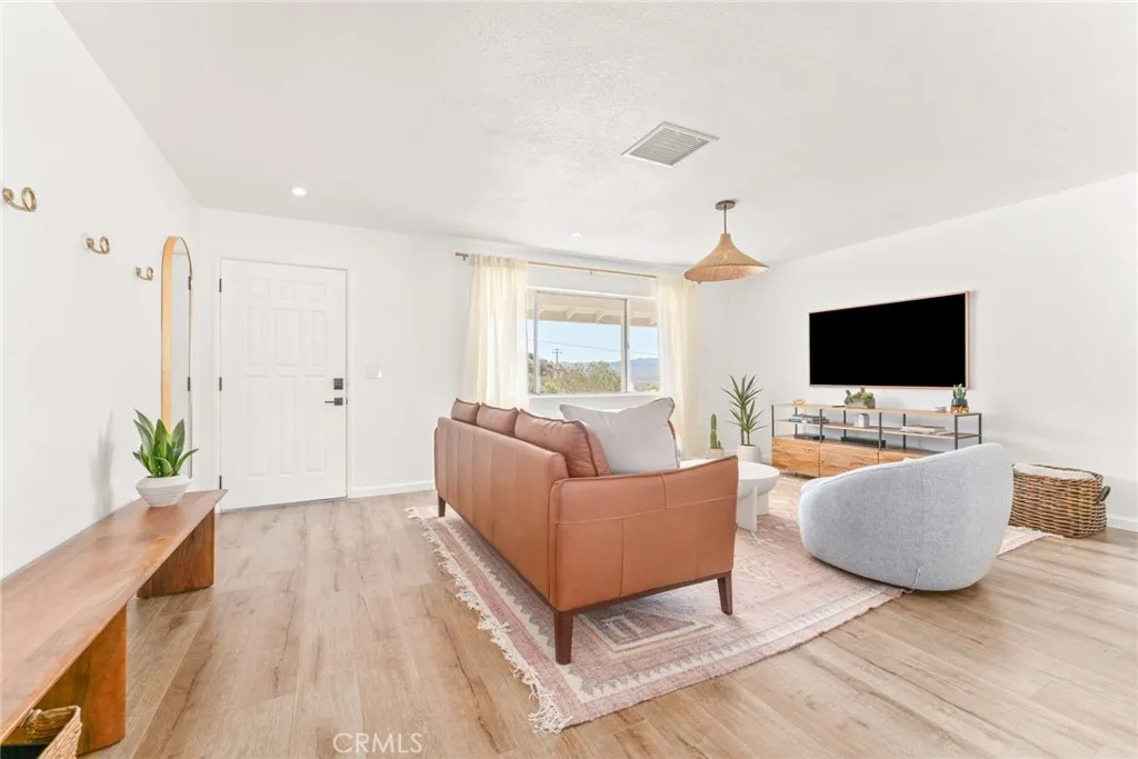 57508 Buena Suerte Road, Yucca Valley, California 92284 home-pic-6