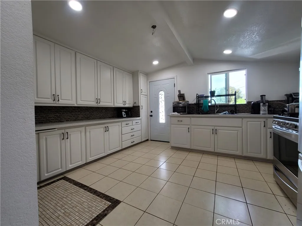 905 S Joy Street, Corona, California 92879 home-pic-15