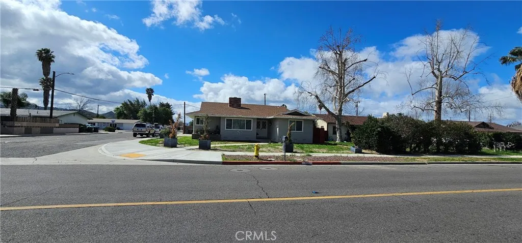 305 W Mayberry Avenue, Hemet, California 92543