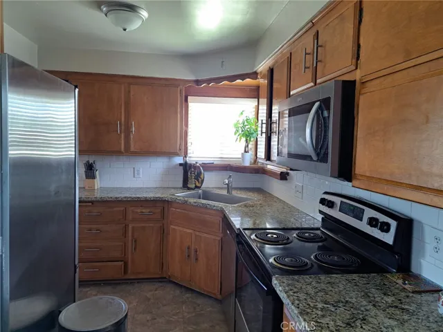 305 W Mayberry Avenue, Hemet, California 92543