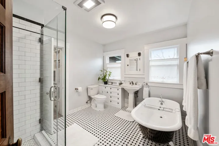 1801 S Harvard Boulevard, Los Angeles, California 90006