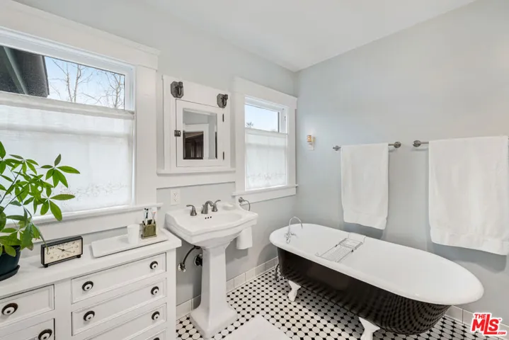 1801 S Harvard Boulevard, Los Angeles, California 90006