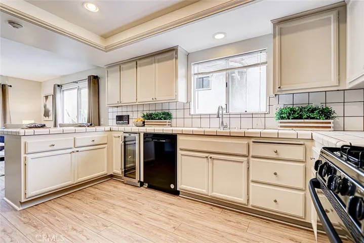 1913 Carnegie Lane 4, Redondo Beach, California 90278