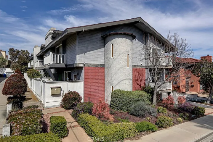 1913 Carnegie Lane 4, Redondo Beach, California 90278