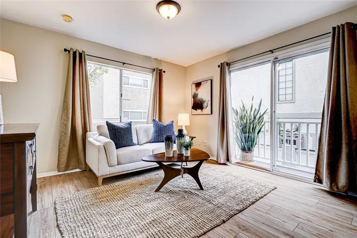 1913 Carnegie Lane 4, Redondo Beach, California 90278