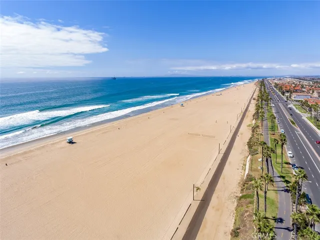 200 Pacific Coast Highway 322, Huntington Beach, California 92648