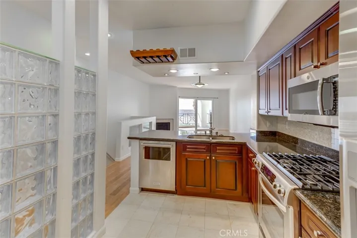 200 Pacific Coast Highway 322, Huntington Beach, California 92648