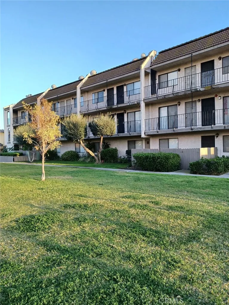 13725 Los Angeles Street H, Baldwin Park, California 91706 home-pic-2