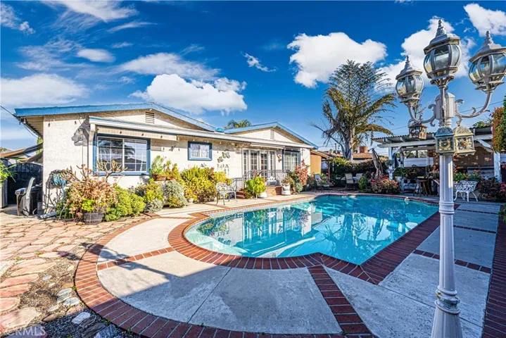 5015 N Banna Avenue, Covina, California 91724