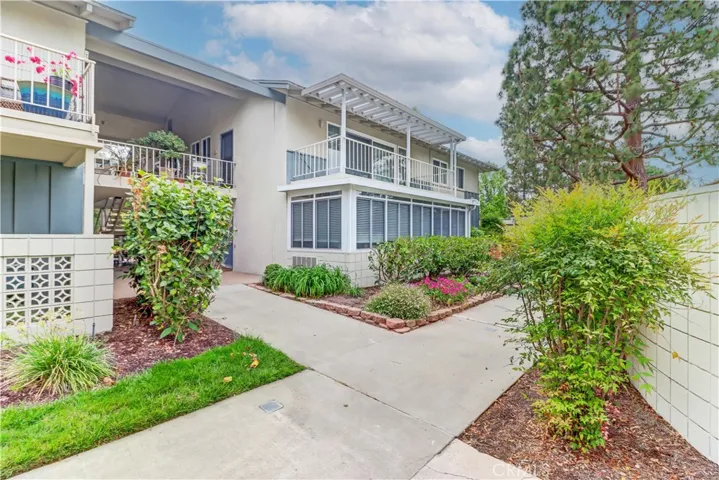 86 Calle Aragon O, Laguna Woods, California 92637