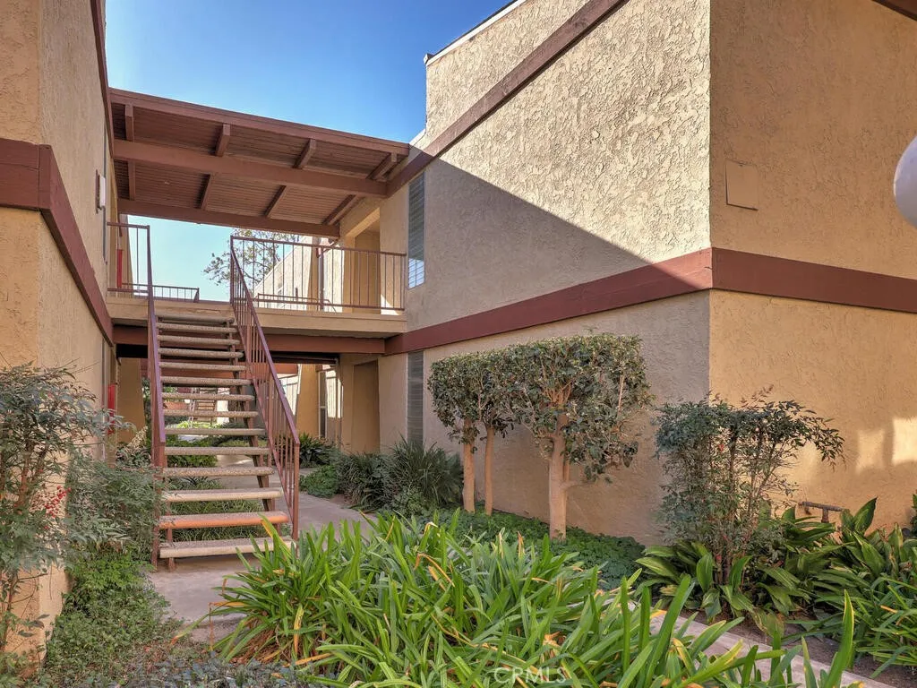 1010 Macarthur Boulevard 16, Santa Ana, California 92707 home-pic-1